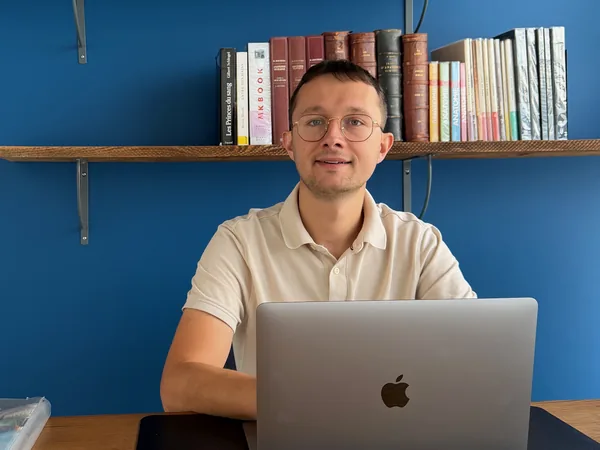 Le bureau de Timothée Guinchard, là où commence la séance.